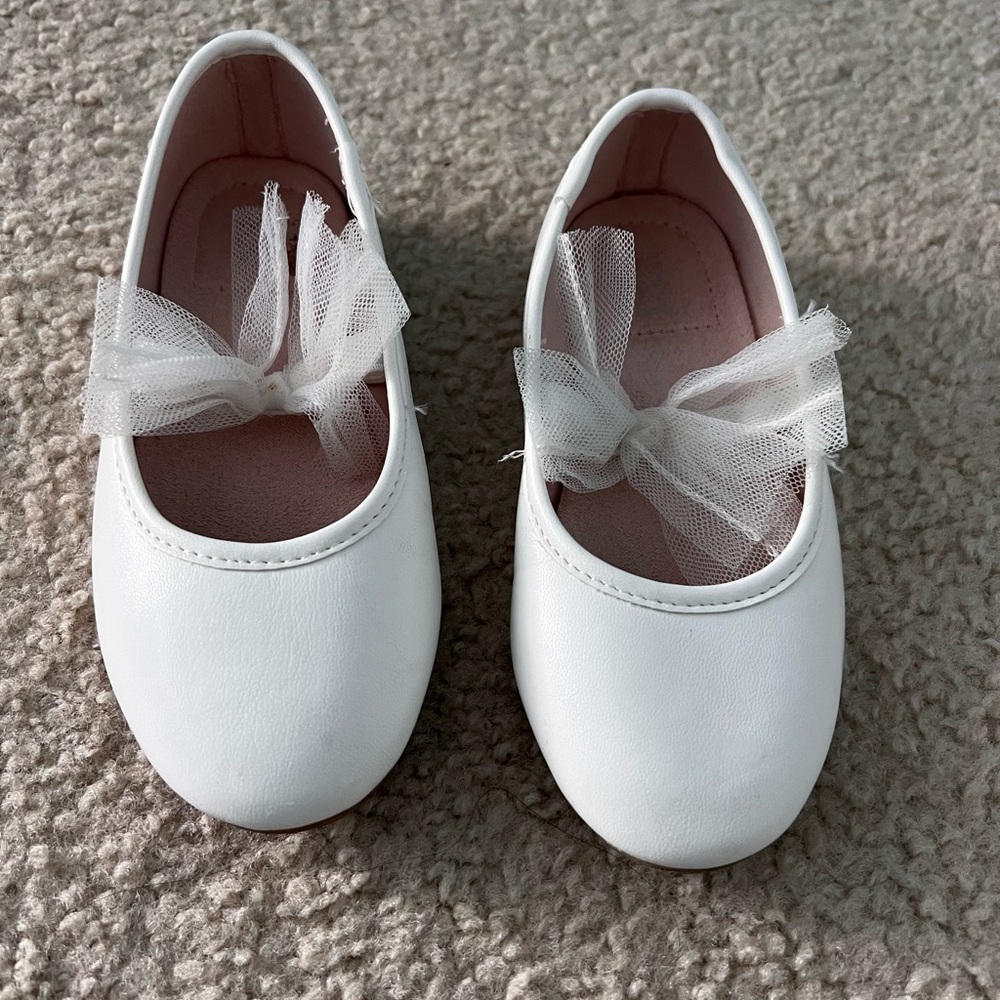 Toddler size 9 Classic White Girls' Mary Jane Shoes with Tulle Bow